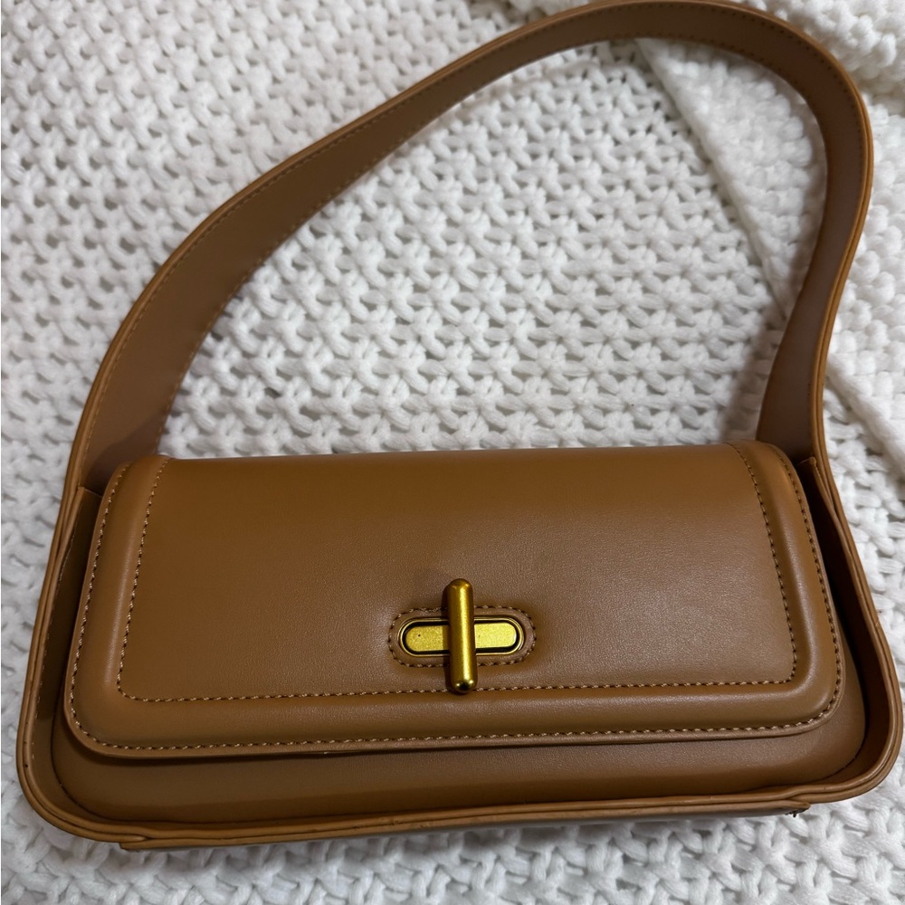 Elegant Tan Leather Shoulder Bag